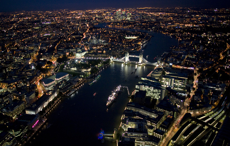 Illustration for article titled Spectacular Night Photography of London Causes Awe, Vertigo